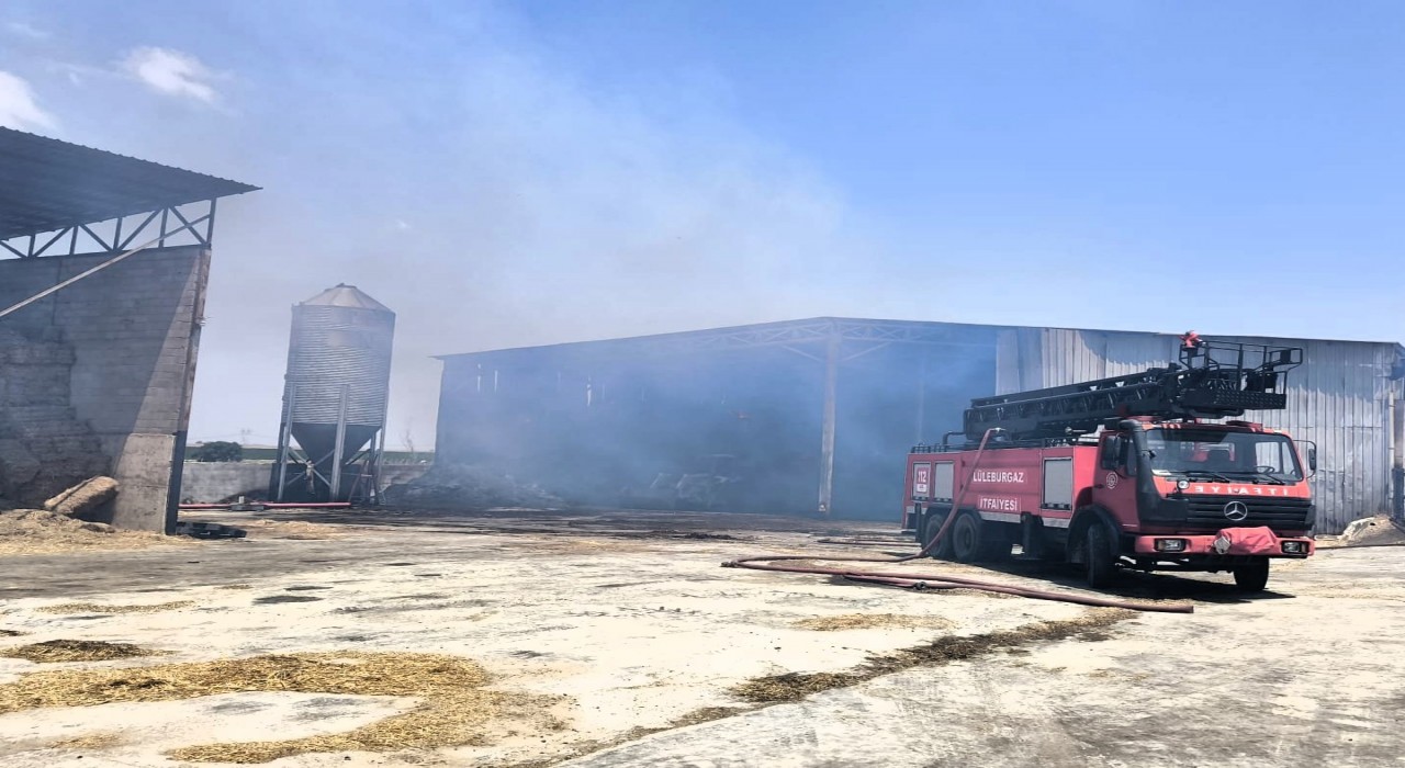 Kırklarelinde bir hayvan çiftliğinin yem deposunda çıkan yangın söndürüldü