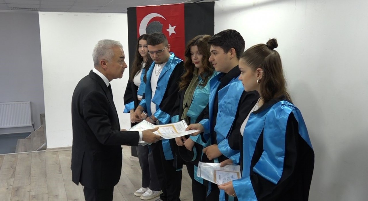Kırklarelinde karne heyecanı: 52 bin 152 öğrenci karne aldı