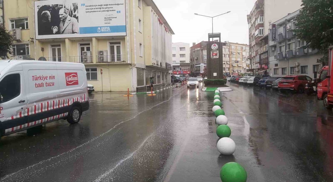 Kırklarelinde sağanak etkili oldu
