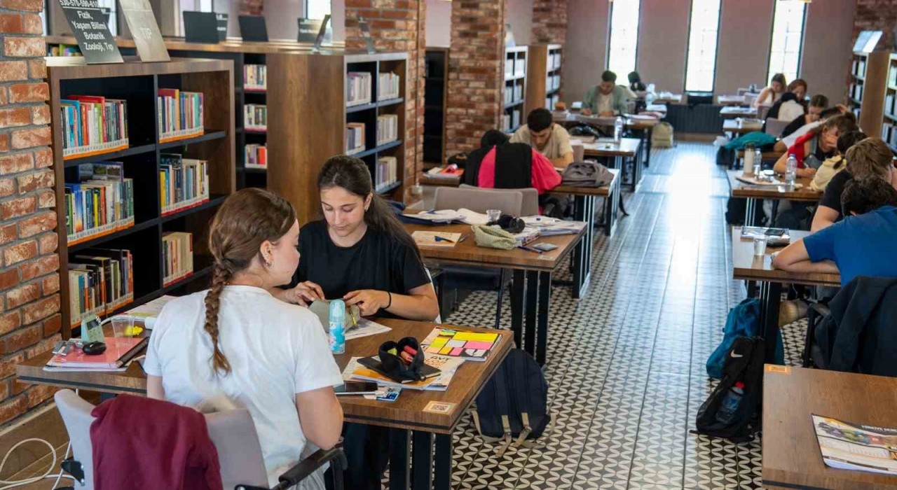 Kitaphanede sınav yoğunluğu