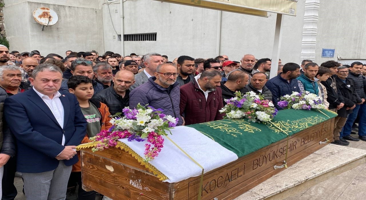 Kıvançın annesi oğluyla son dansını paylaştı