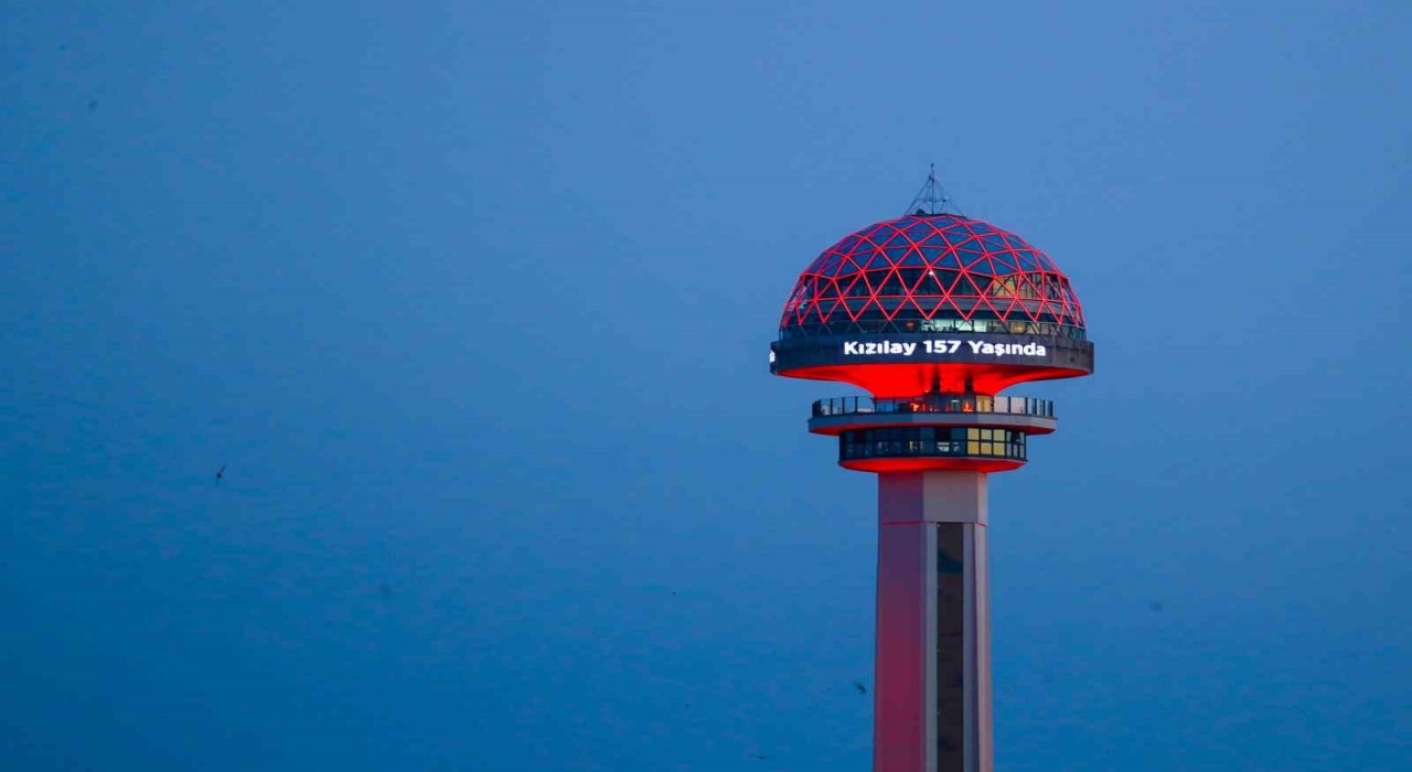 Kızılayın 157nci kuruluş yıldönümünde simge yapılar kırmızıya büründü