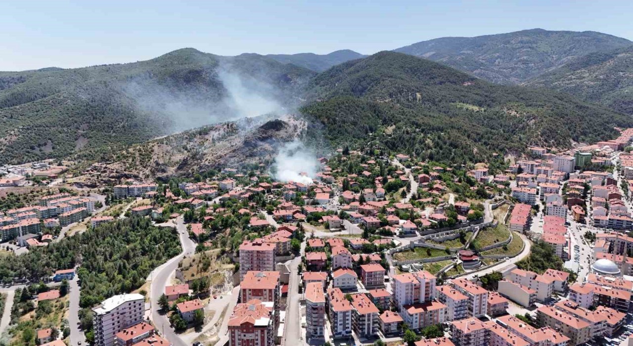 Kızılcahamamda apartman çatısı yangını