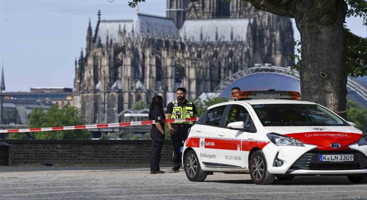 Kölnde 2. Dünya Savaşından kalma bombalar nedeniyle 1945ten bu yana en büyük tahliye