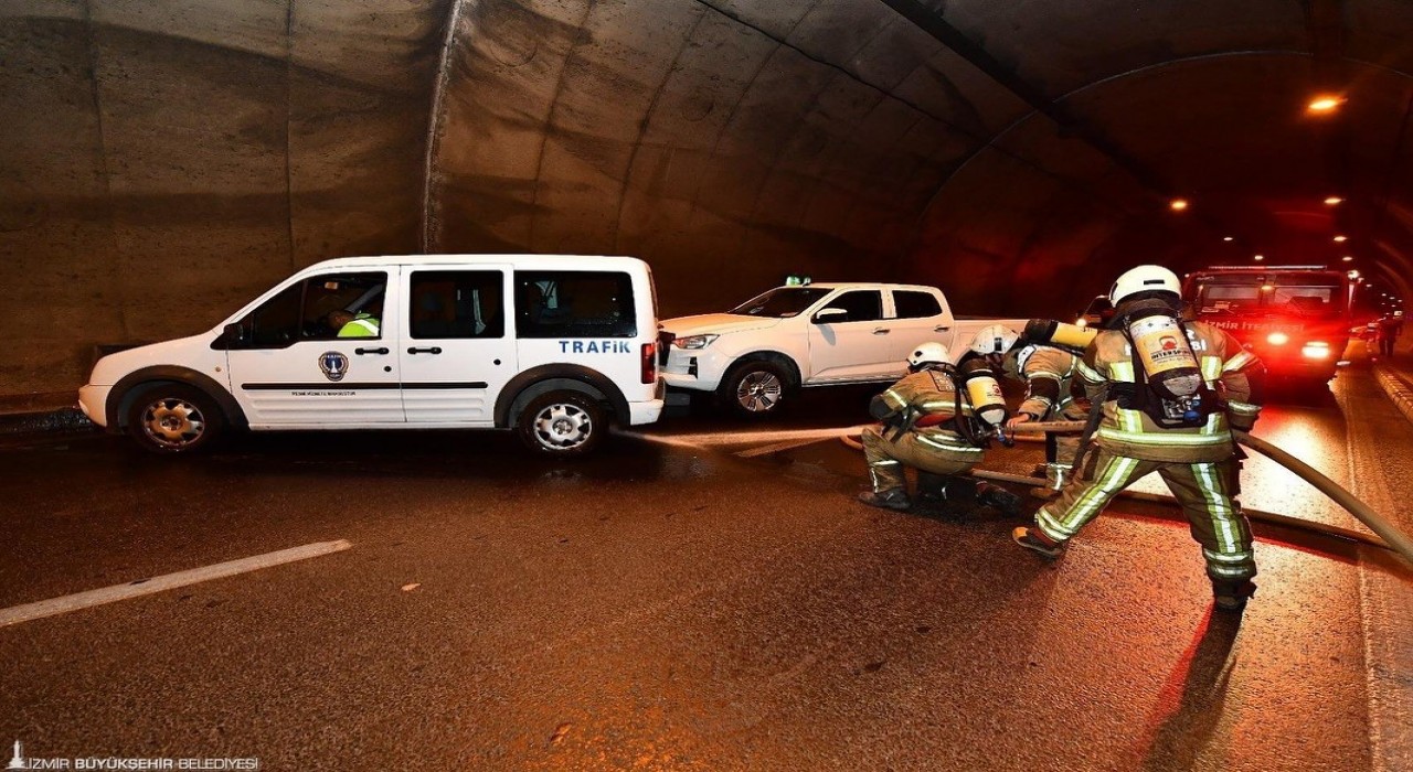 Konak Tünelinde gerçeği aratmayan yangın tatbikatı