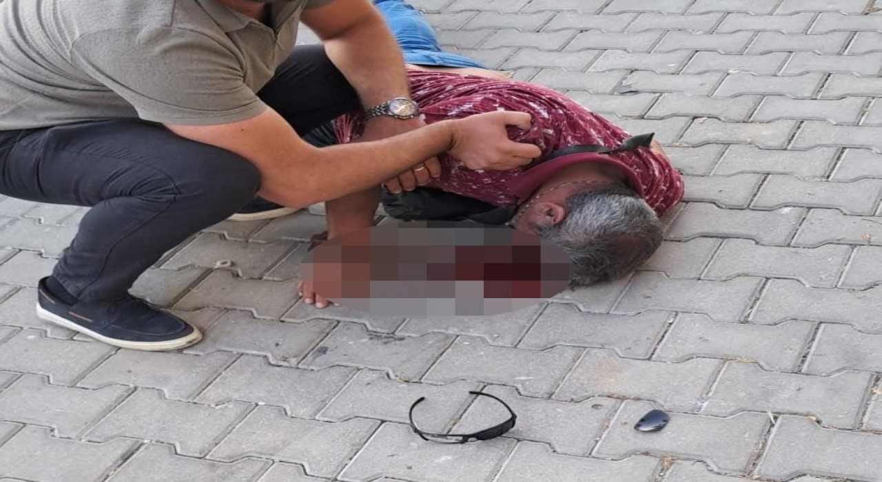 Kontrolden çıkan motosiklet park halindeki araçlara çarptı: 1 yaralı