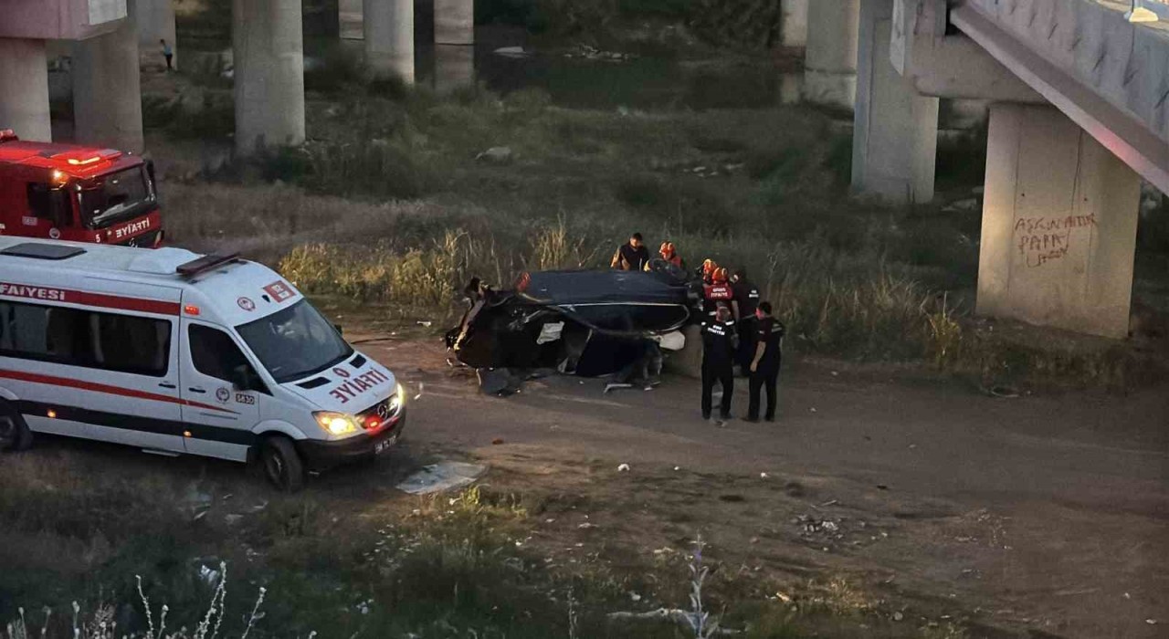 Kontrolden çıkan otomobil Kızılırmaka uçtu: 2 kişi yaralandı
