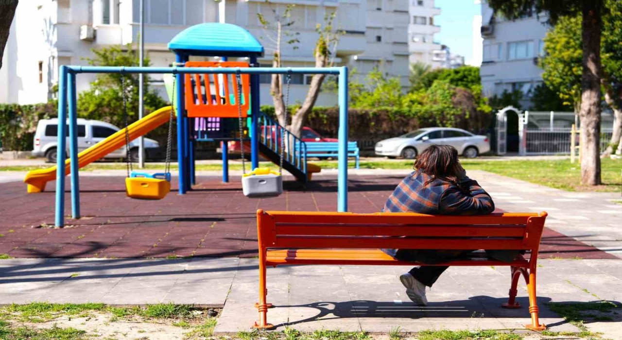 Konyaaltının bankları renklendi