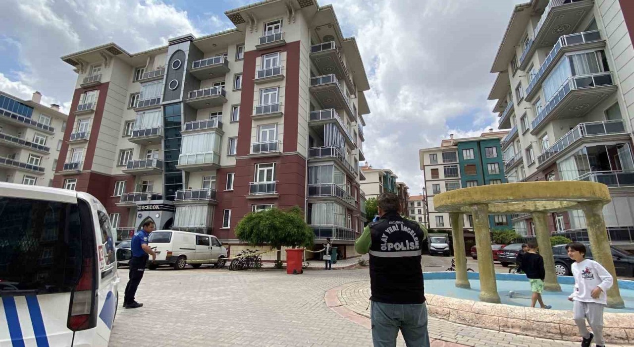 Konyada 2 yaşındaki çocuğun düşme anı kamerada