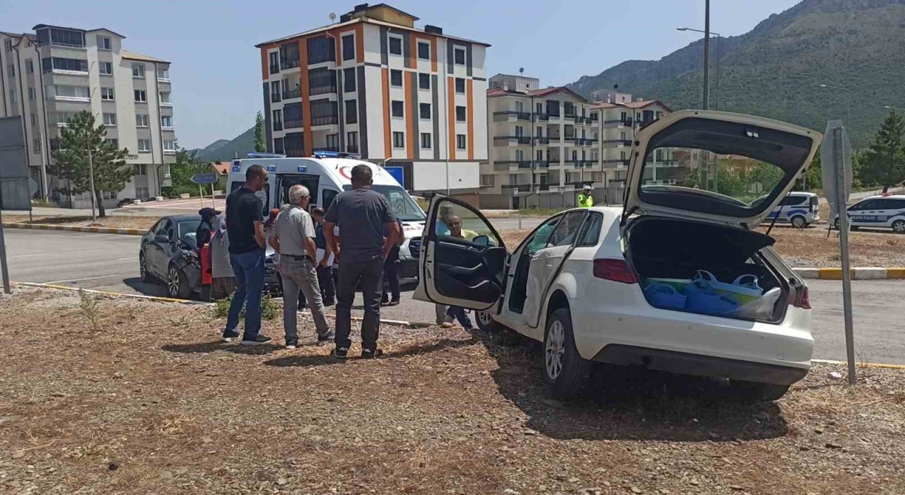 Konyada iki otomobil çarpıştı: 5 yaralı