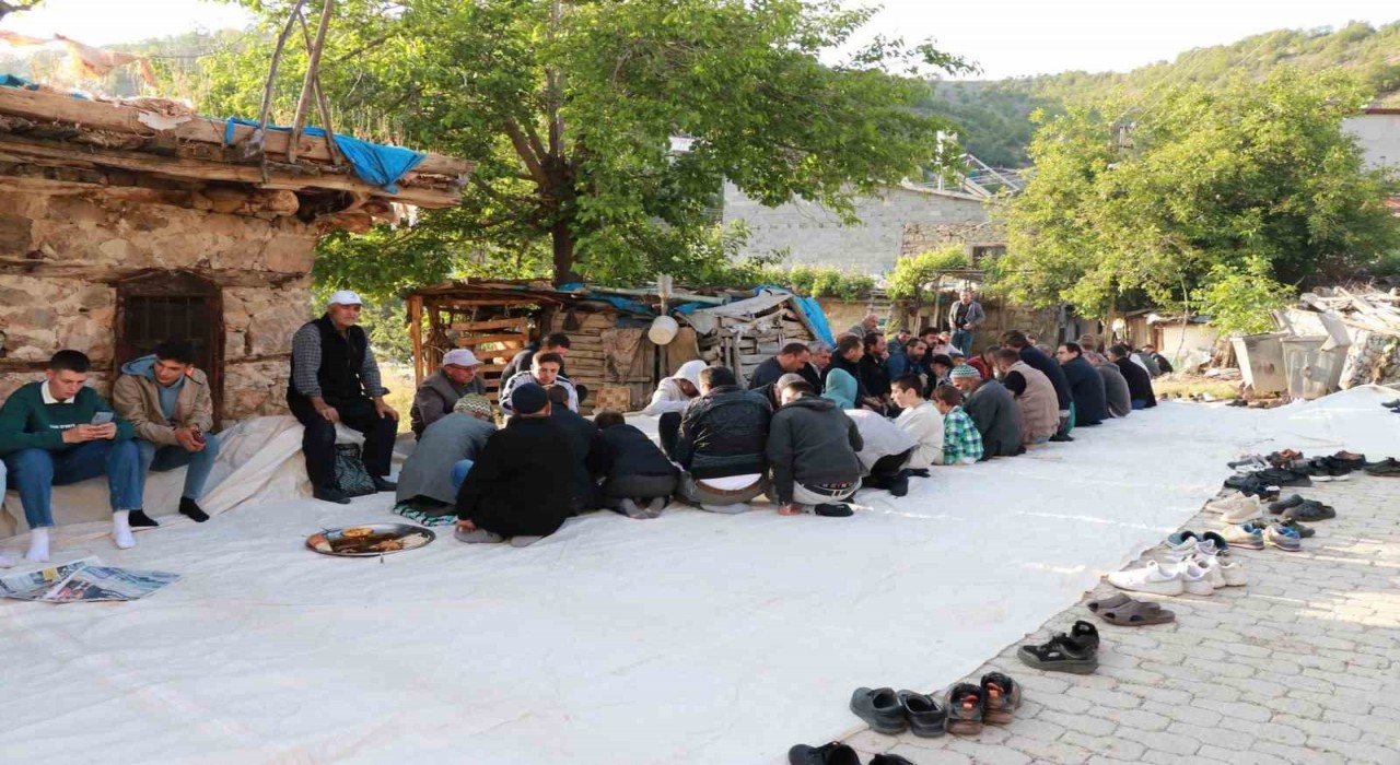 Konyada mahalleli kurbana ‘Bayram Damı ile başlıyor.