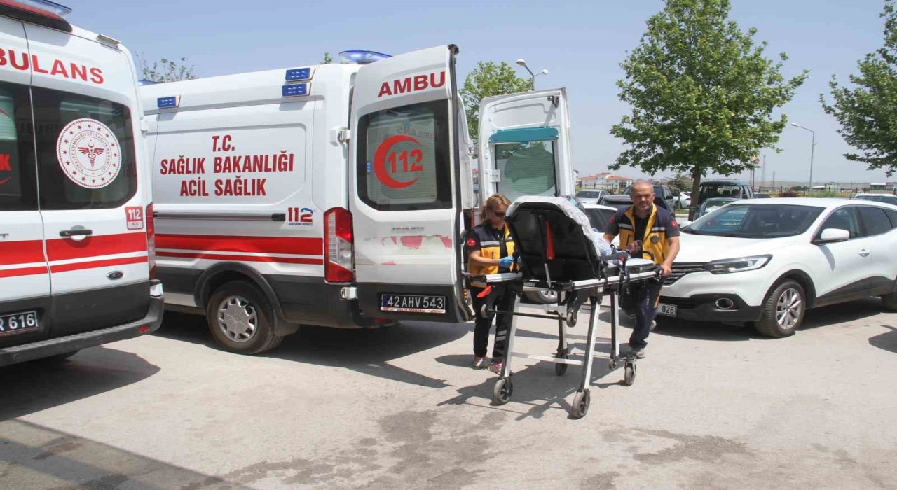 Konyada otomobil devrildi: 4 yaralı