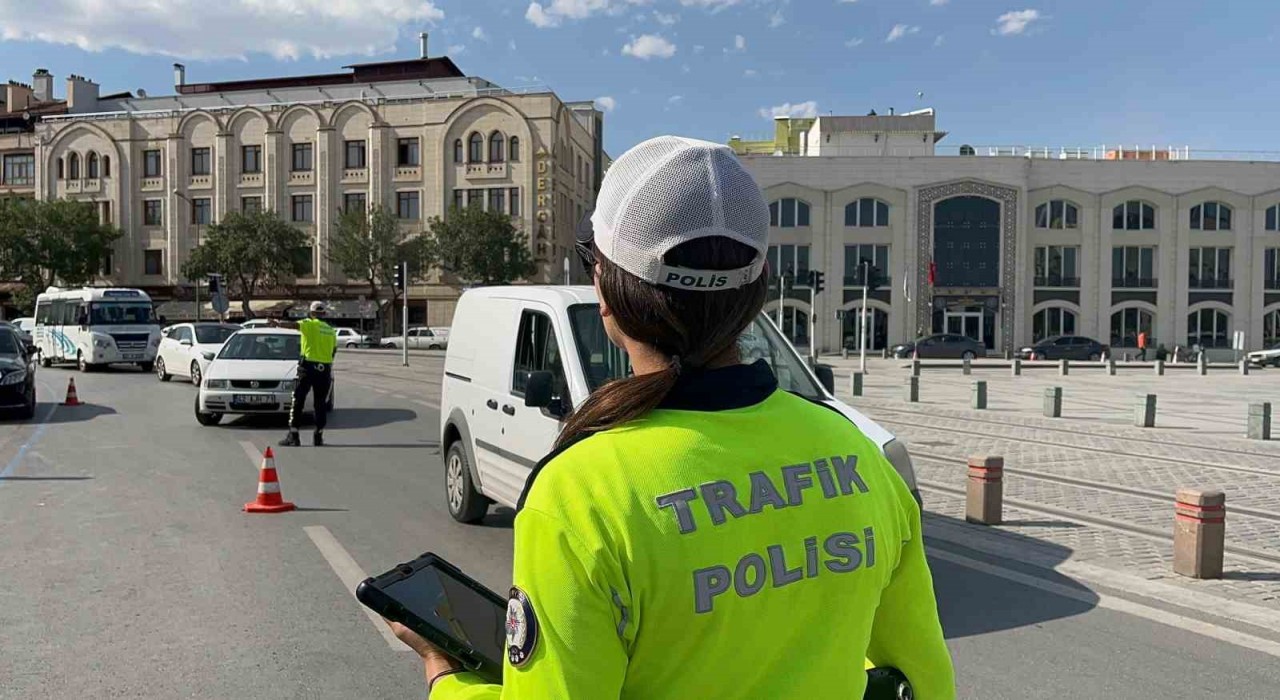 Konyada trafik ekiplerinden YKS tedbirleri