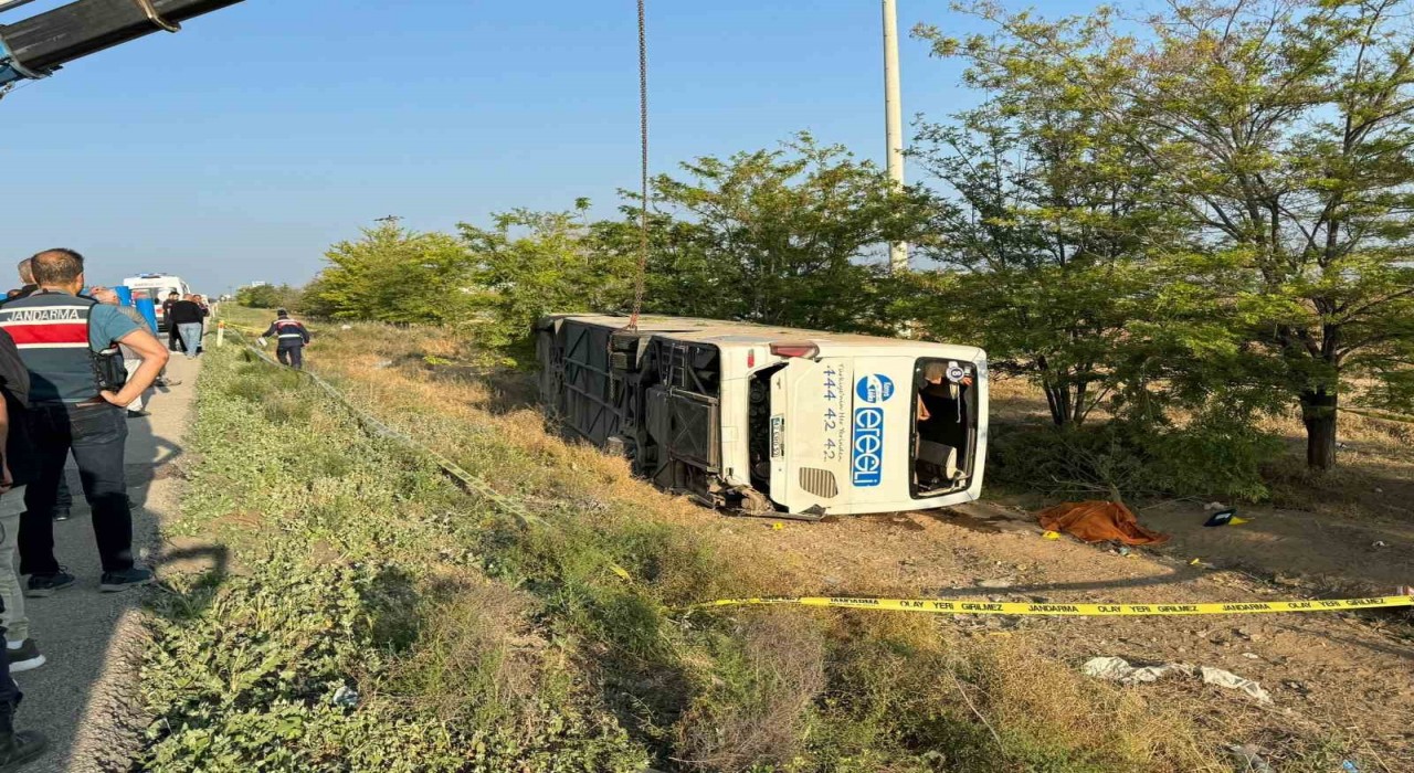 Konyada yolcu otobüsü devrildi: 1 ölü, 23 yaralı