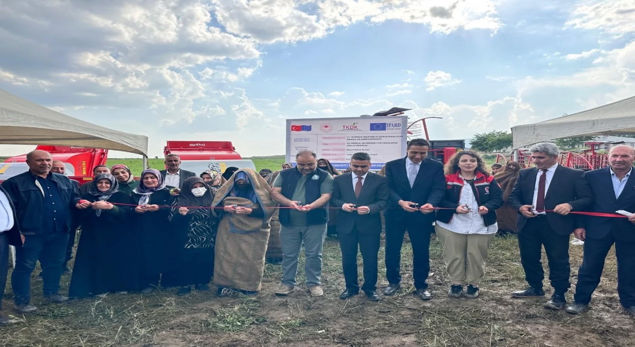 Kooperatifleşmeye tarım makinesi desteği