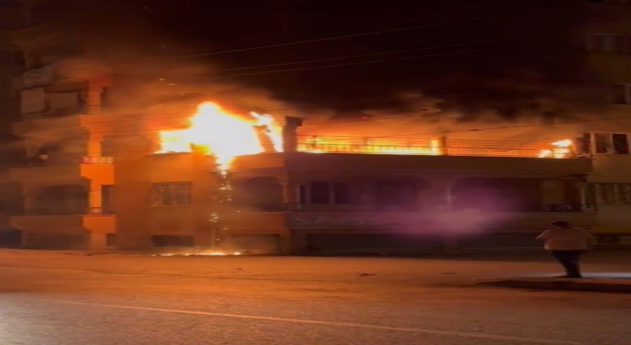 Korku dolu anlar, apartman dairesi alevlere teslim oldu