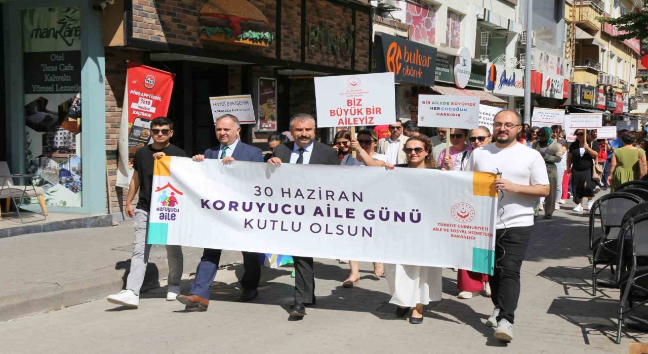 Koruyucu Aile Günü farkındalık yürüyüşü