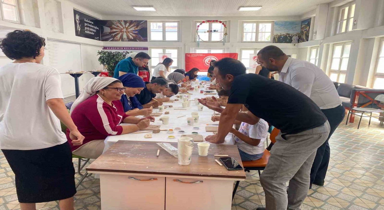 Koruyucu Aile Gününde seramik atölyesi etkinliği düzenlendi