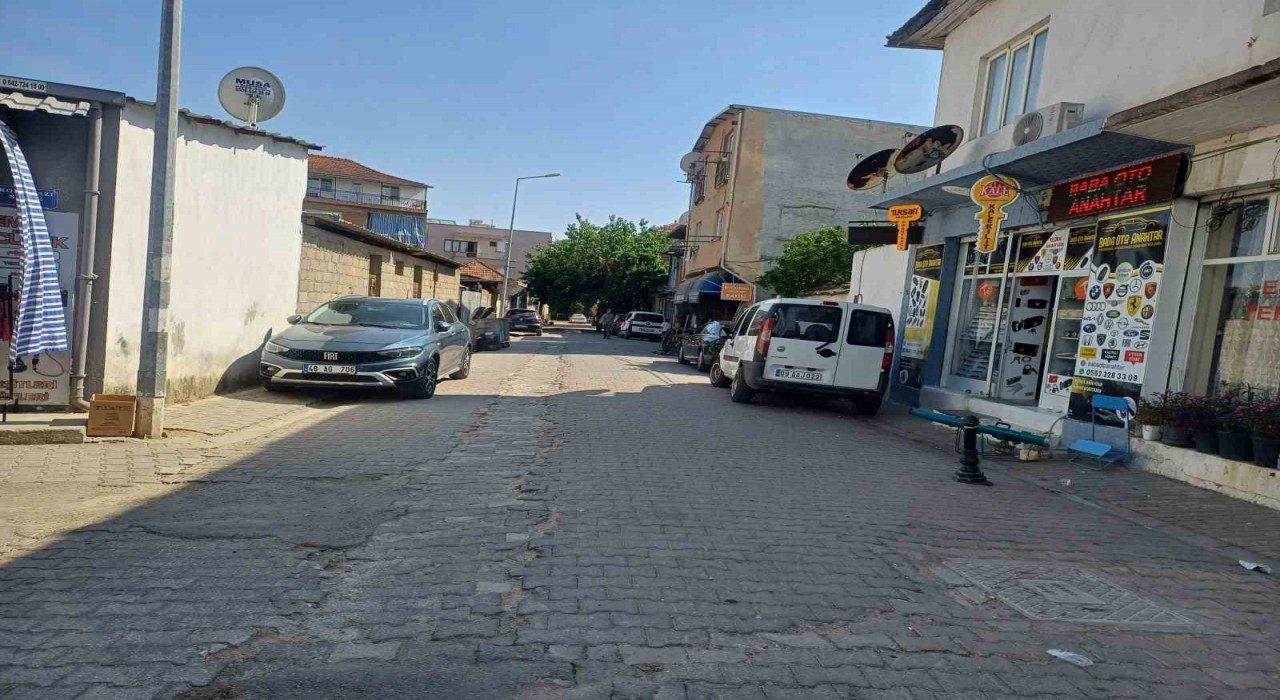 Köşklü vatandaşlardan kaldırım tepkisi