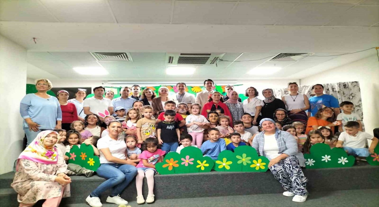 Köyceğizde veliler tiyatro oyuncularına taş çıkarttı