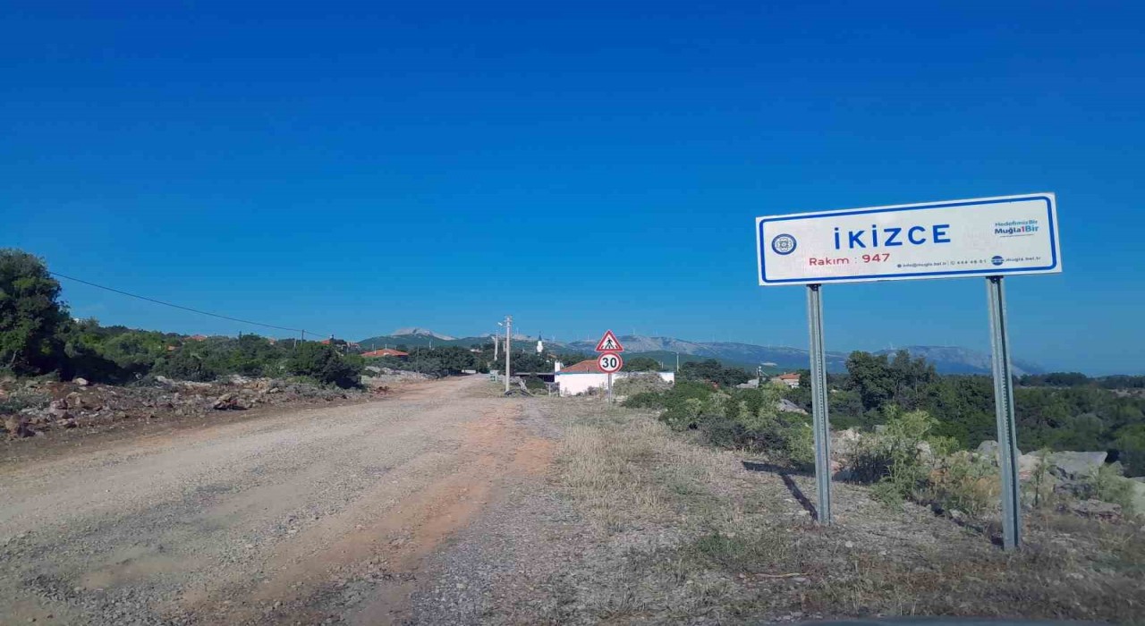 Kozağaç yol ayrımı İkizce arası asfaltı yenileniyor