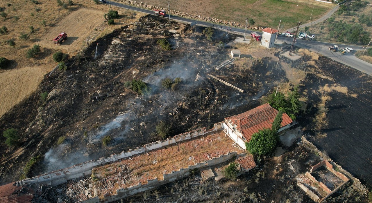 Kulada aynı anda iki farklı bölgede yangın
