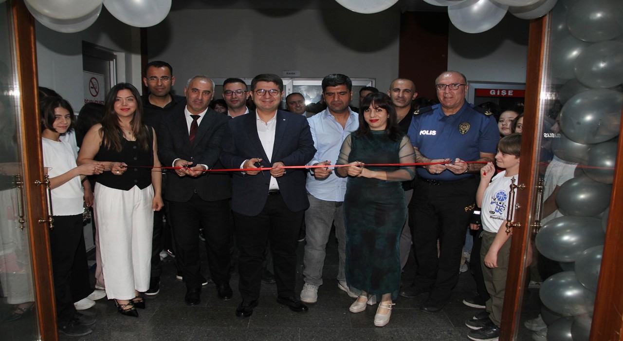 Kulada ortaokul öğrencilerinden anlamlı sanat buluşması