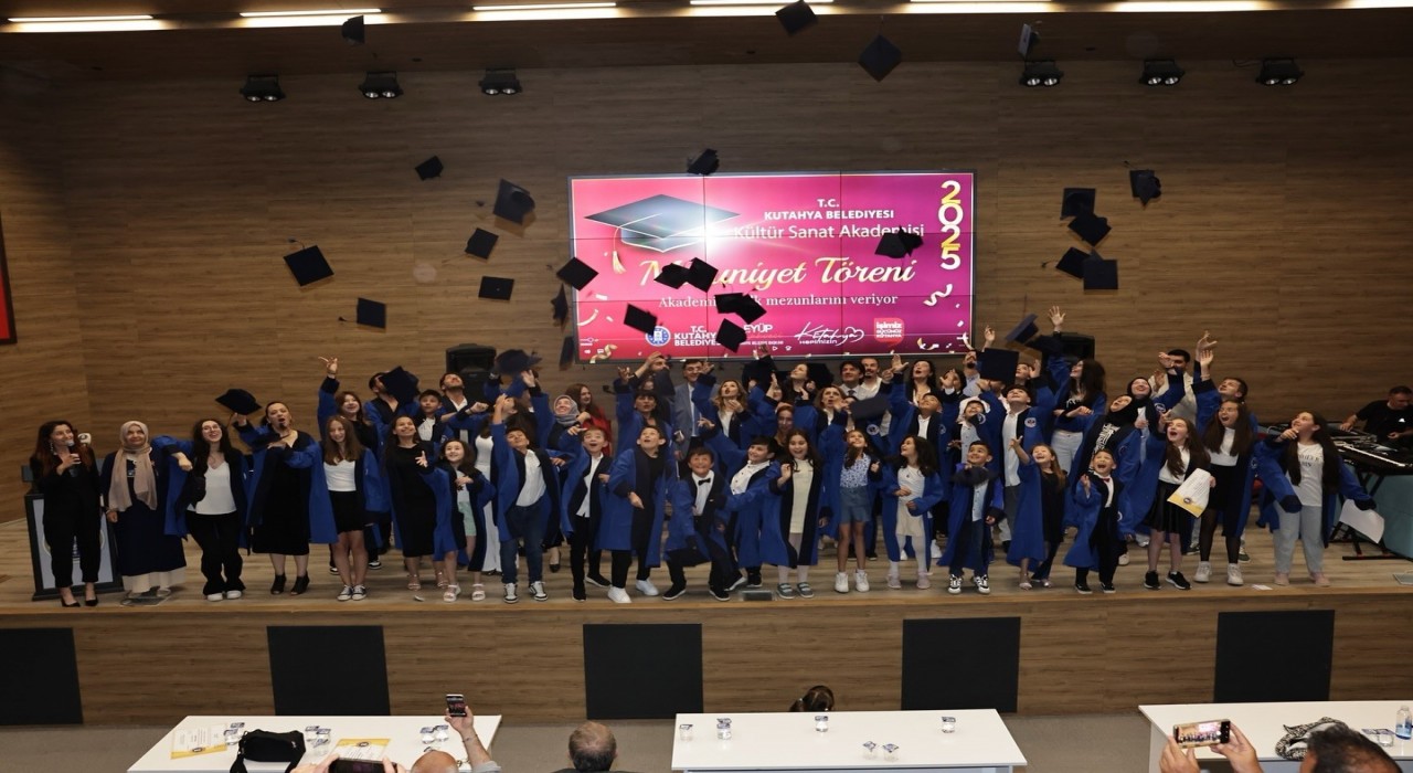 Kültür Sanat Akademisi ilk mezunlarını verdi