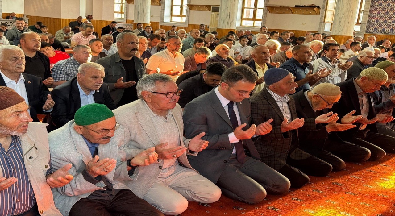 Kuluda bayram namazında camiler doldu