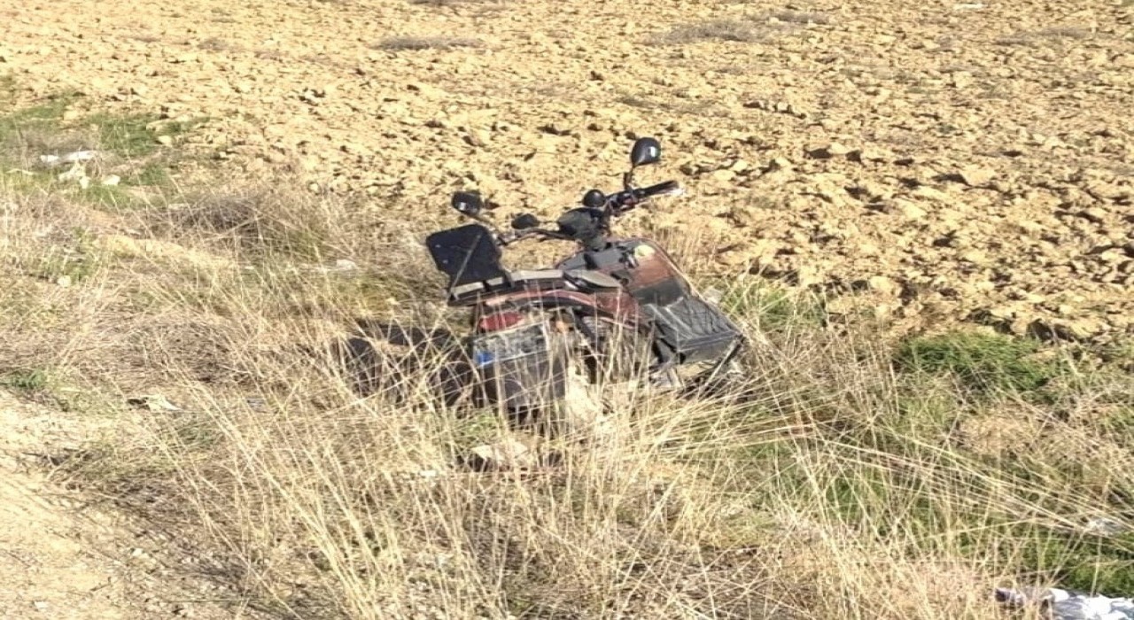 Kuluda elektrikli bisiklet devrildi: 2 yaralı