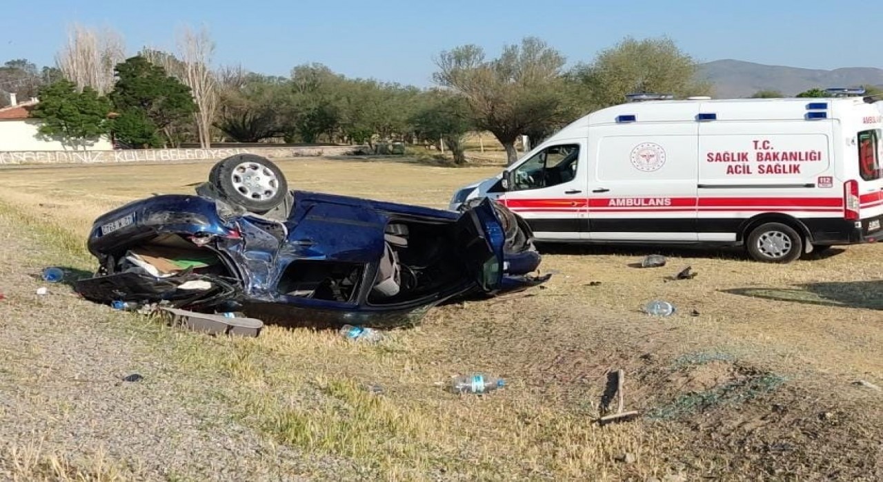 Kuluda yaşlı sürücü virajı alamayınca takla attı: 2 yaralı