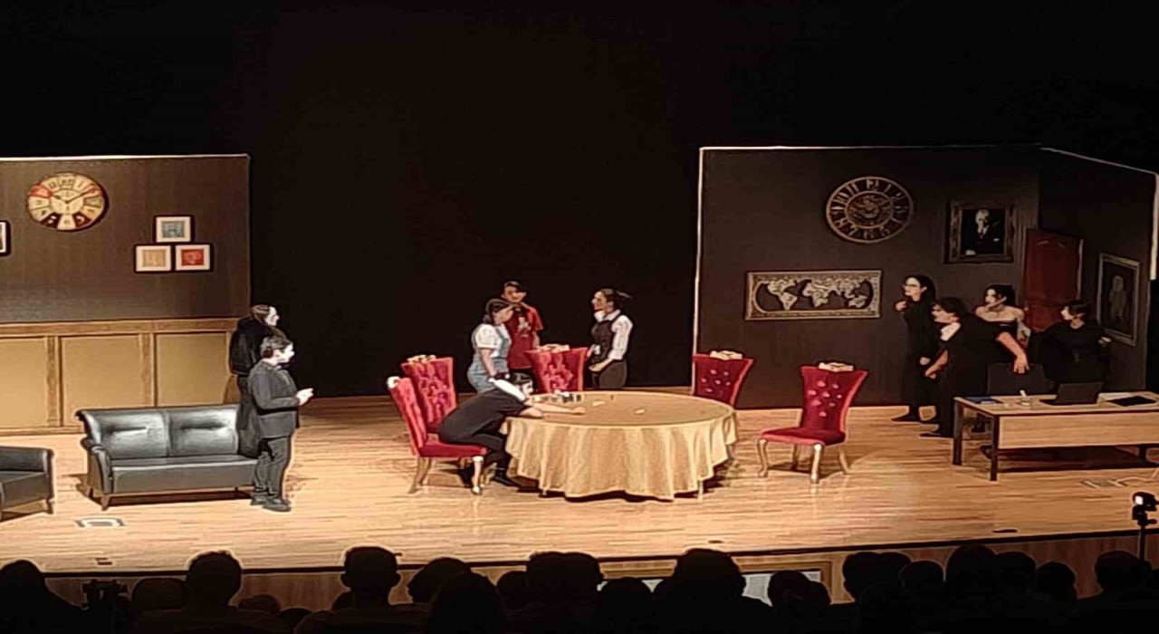 Kumar bağımlılığını tiyatro ile anlattılar