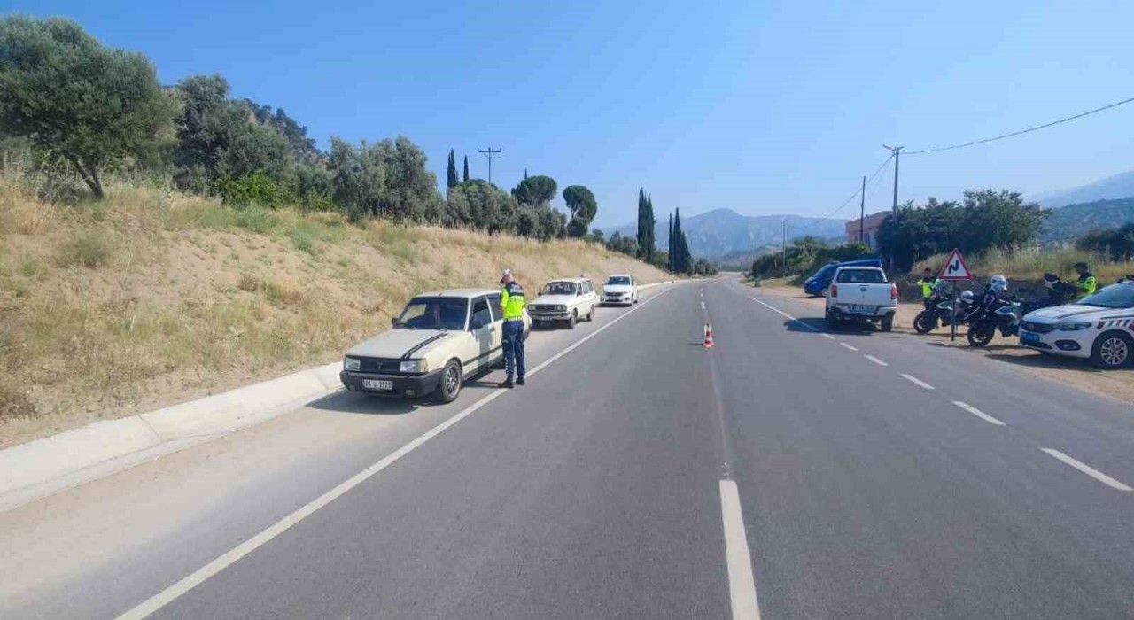 Kurallara uymayan 33 sürücü cezadan kaçamadı