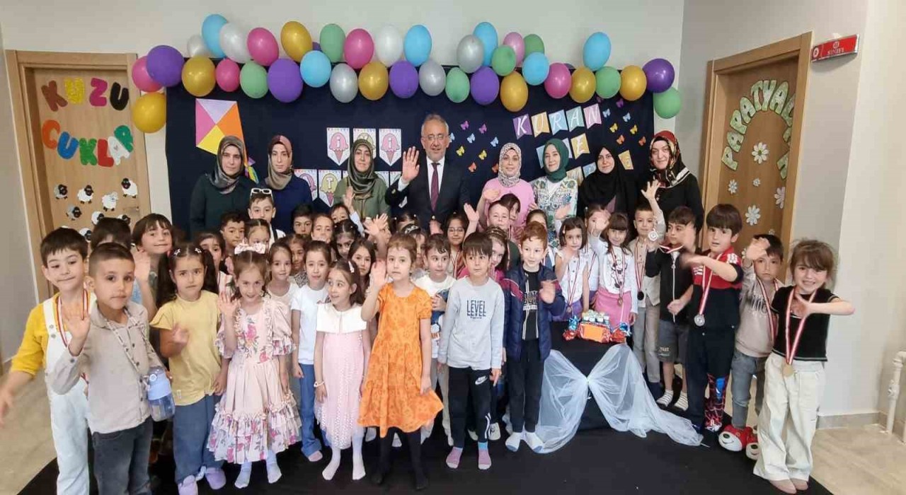 Kuran kursu öğrencileri karne sevinci yaşadı