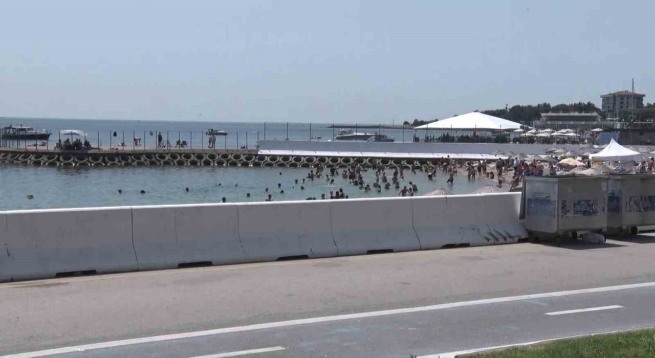 Kurban Bayramında Caddebostan Plajında yoğunluk oluştu