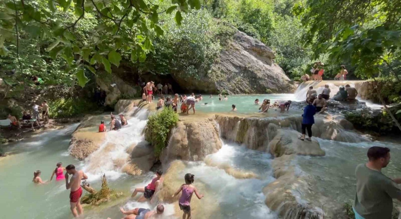 Kurban Bayramında Gürleyik Şelalesine ziyaretçi akını