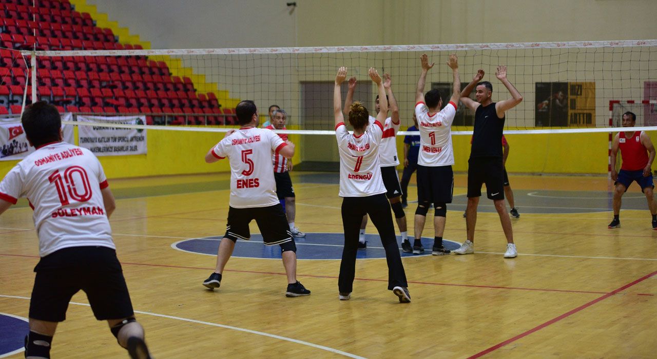 Kurumlar Arası Voleybol Turnuvası Tüm Heyecanıyla Devam Ediyor