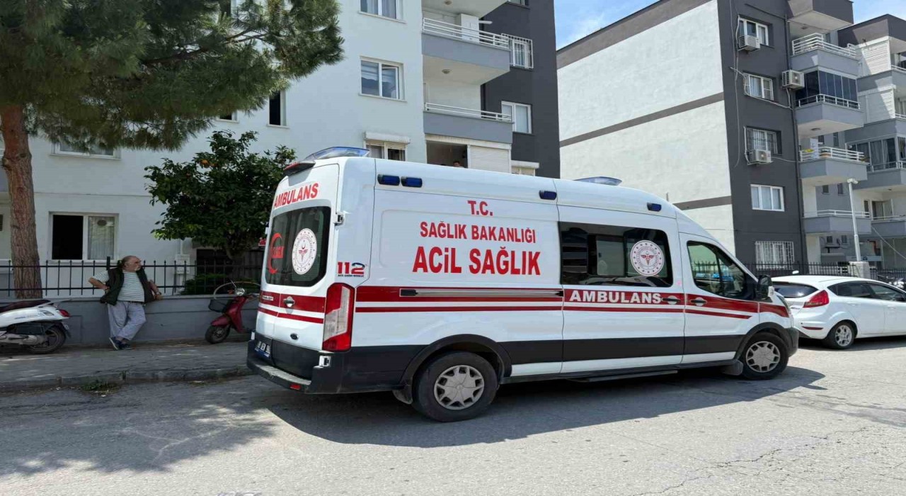 Kuşadasında bir kadın apartmanın girişinde ölü olarak bulundu