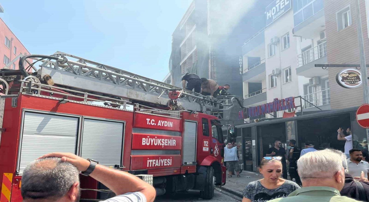 Kuşadasında yangın paniği
