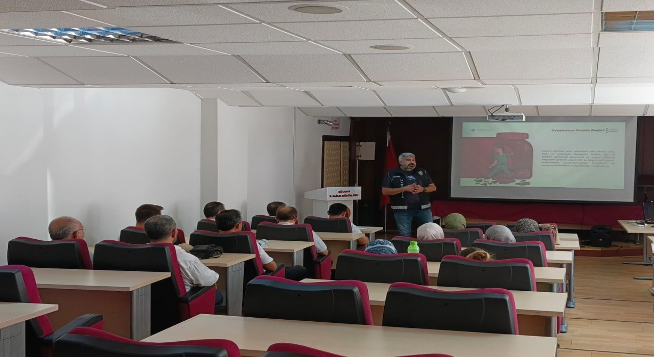 Kütahya Emniyetinden anne ve anne adaylarına uyuşturucuyla mücadele eğitimi