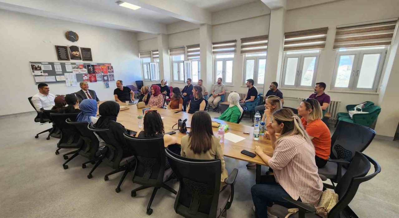 Kütahya MEM Müdürü Yılmazdan okullara yılsonu seminer haftası ziyaretleri