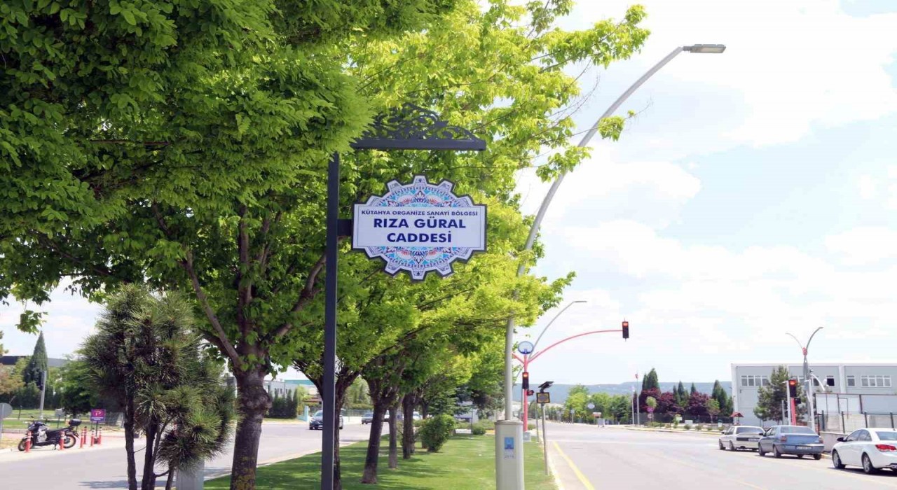 Kütahya OSBden çini motifli cadde tabelaları