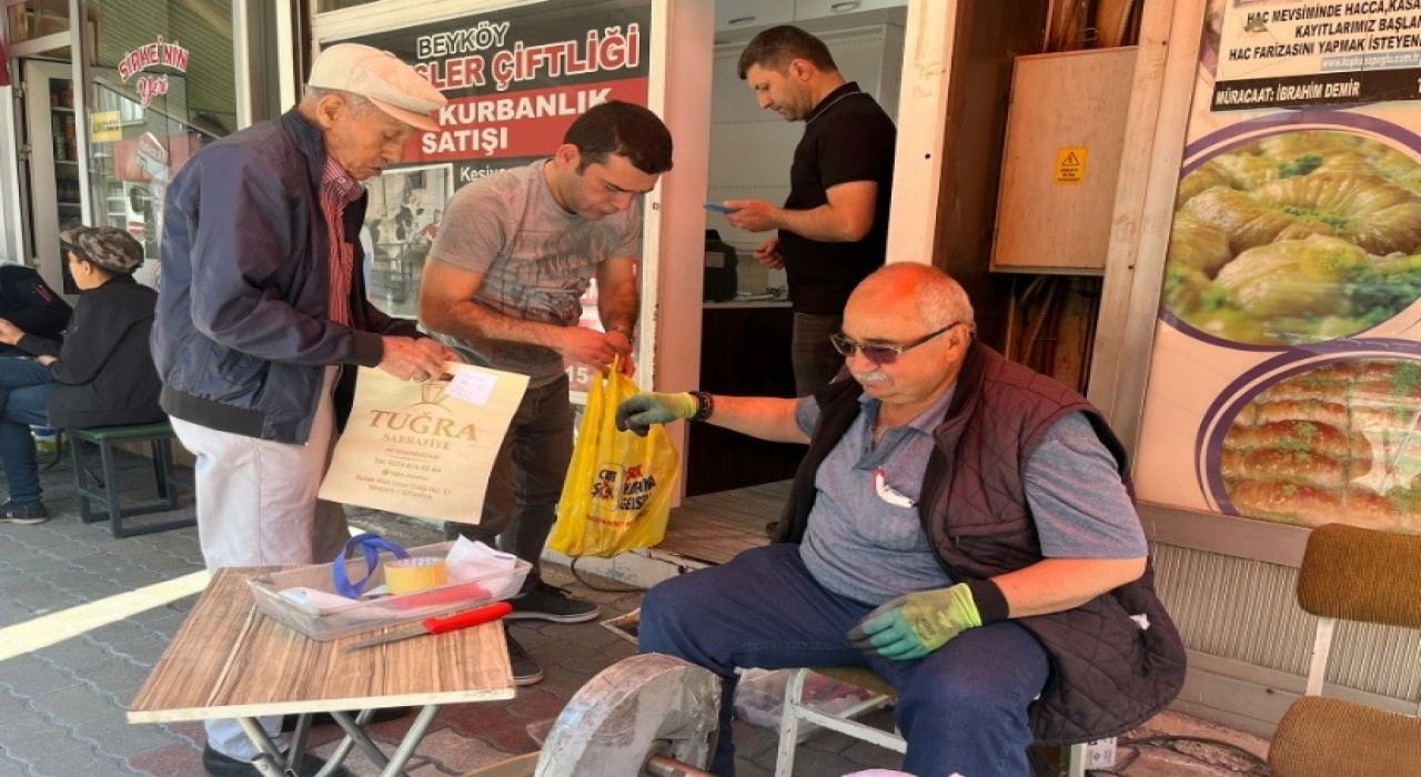 Kütahya Tavşanlıda bayram öncesi bıçak bileme yoğunluğu