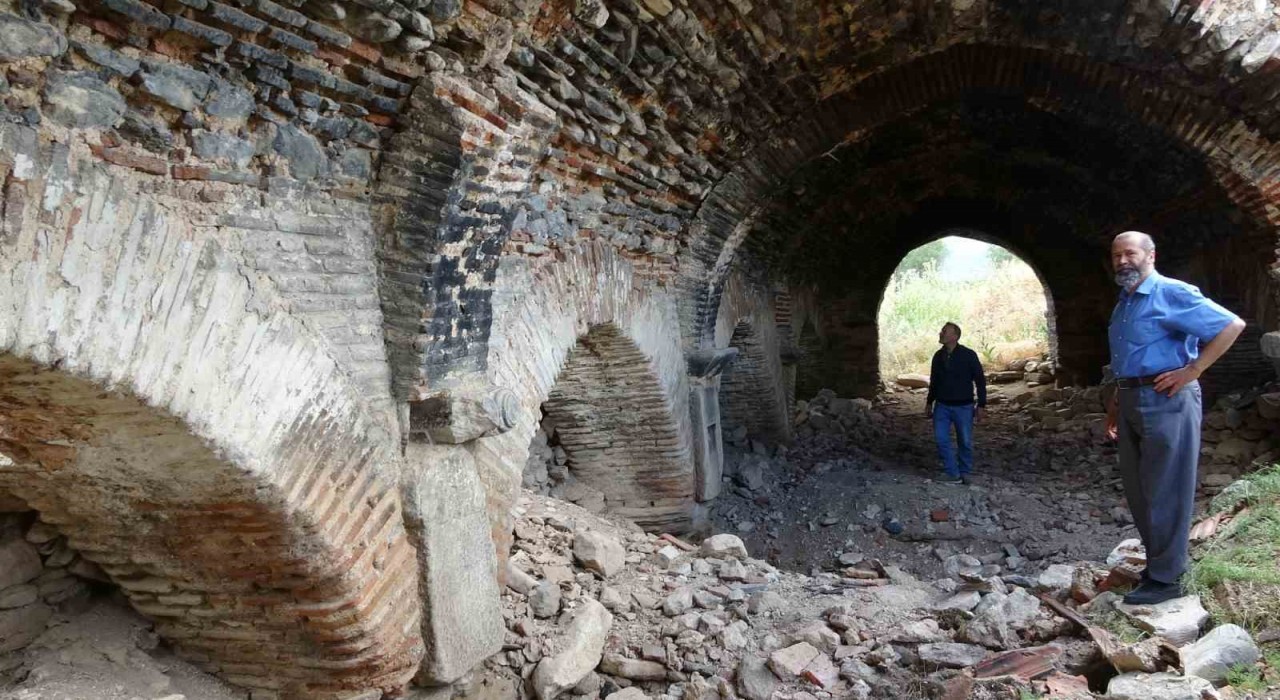 Kütahyada 831 yıllık Yenice Han turizme kazandırılmayı bekliyor