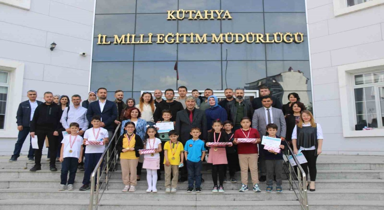 Kütahyada akıl ve zeka oyunları turnuvası ödül töreni