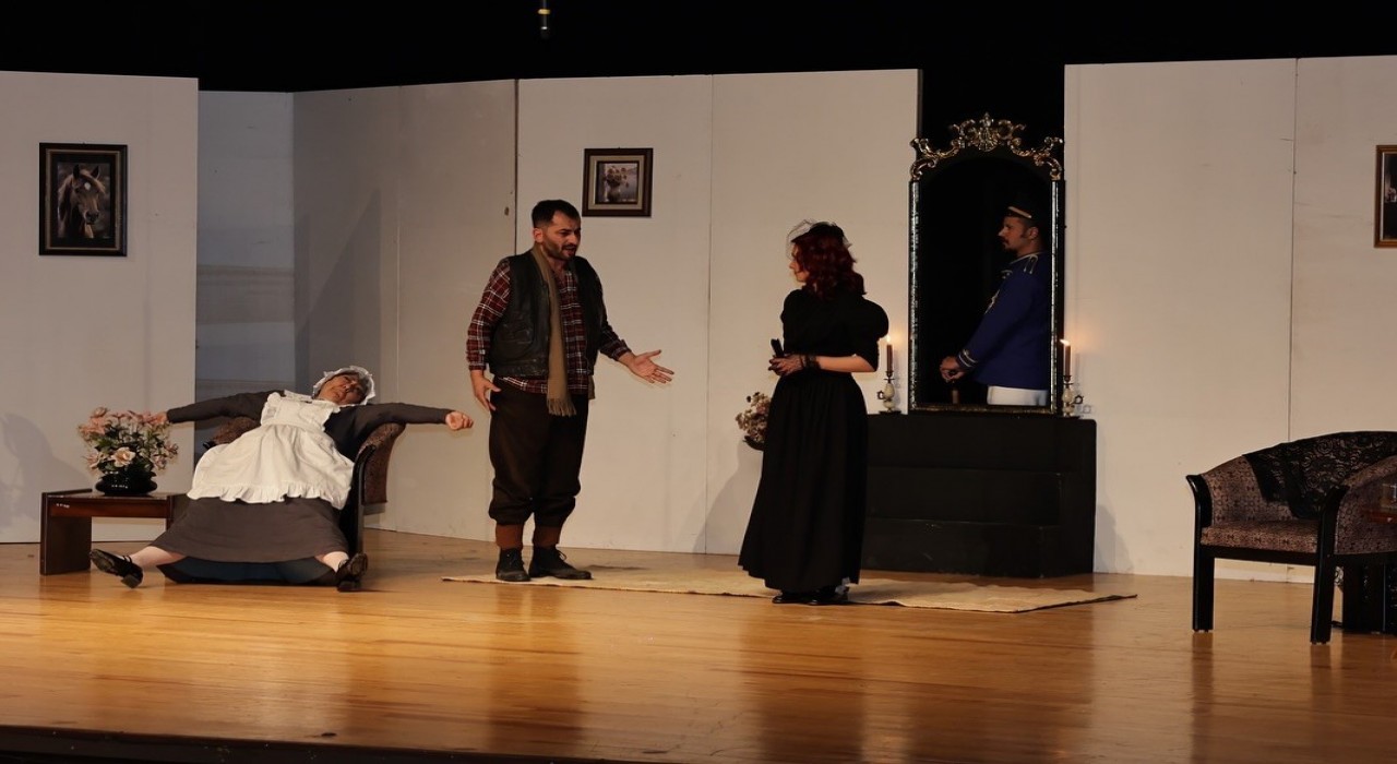 Kütahyada Anton Çehov Gecesi tiyatroseverlerden ilgi