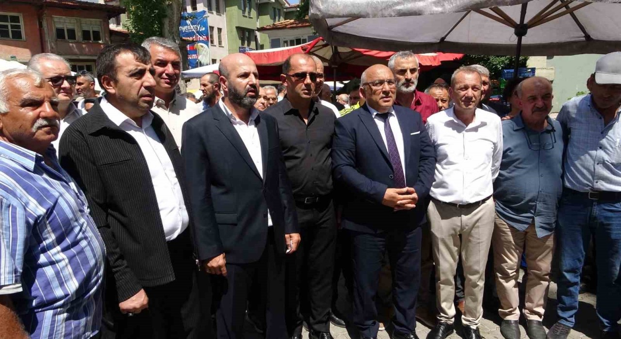 Kütahyada Çarşamba Pazarının kapatılmak istenmesi tepkiye sebep oldu