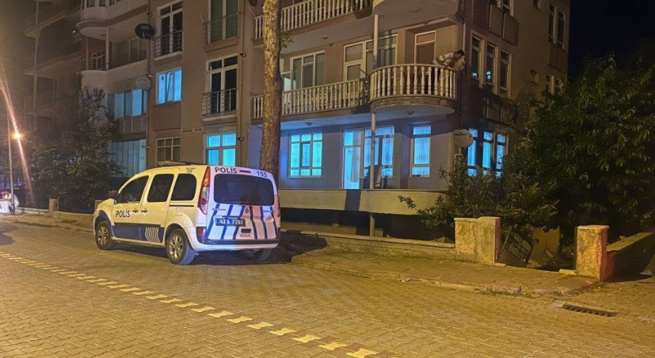 Kütahyada erkek kardeş silahla oynarken ablasını vurdu