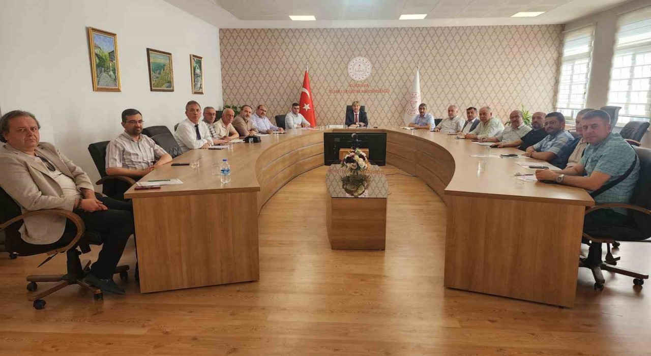 Kütahyada Lise Müdürleri sene sonu değerlendirme toplantısında bir araya geldi