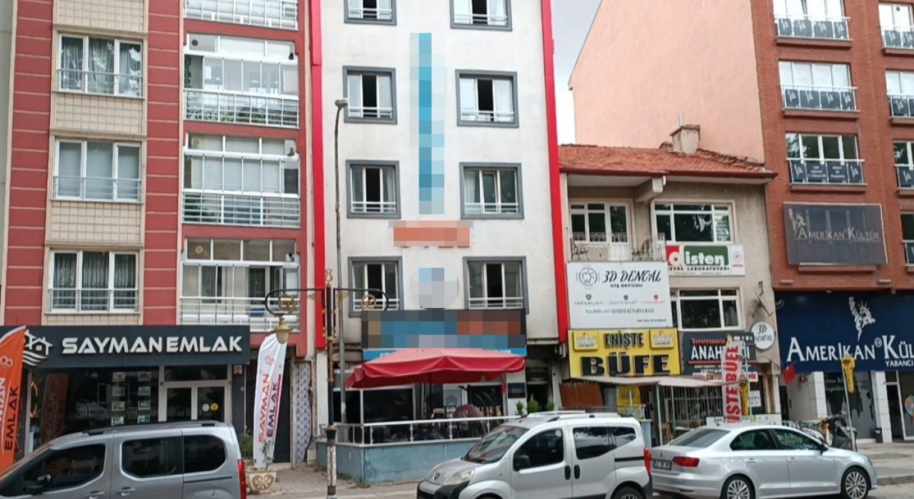 Kütahyada otelde yangın: 2 kişi dumandan etkilendi